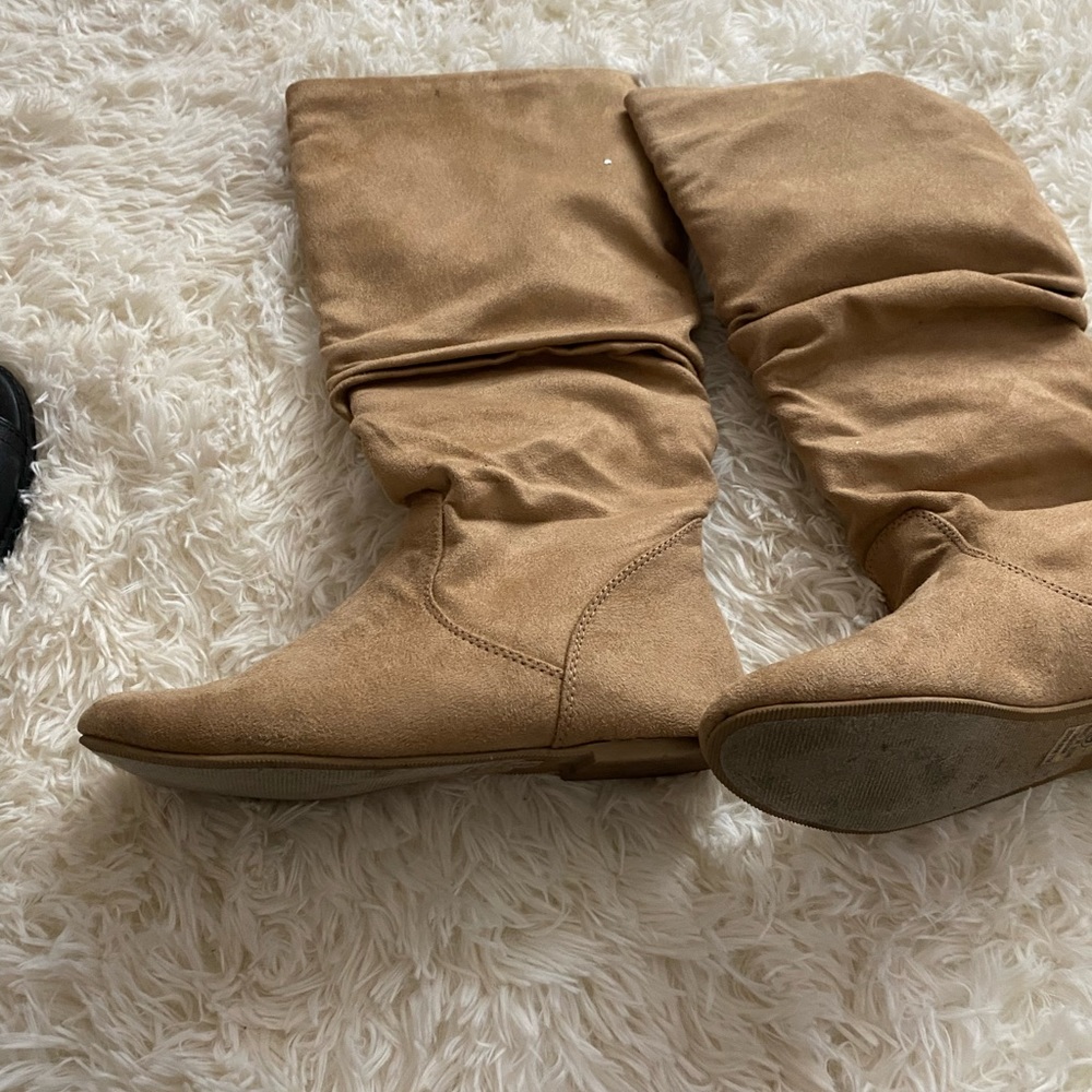Gently used tan suede boots not sure brand